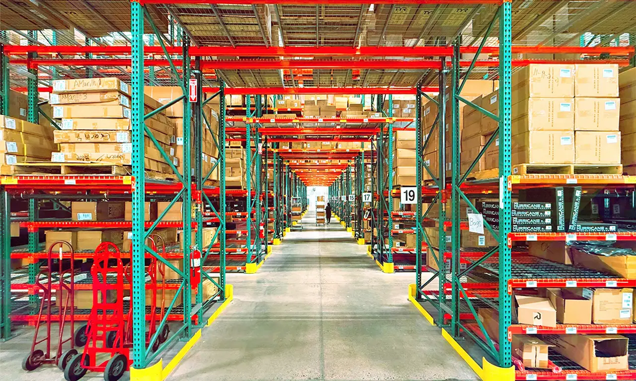 Contenedores y logística internacional como contexto de landed cost